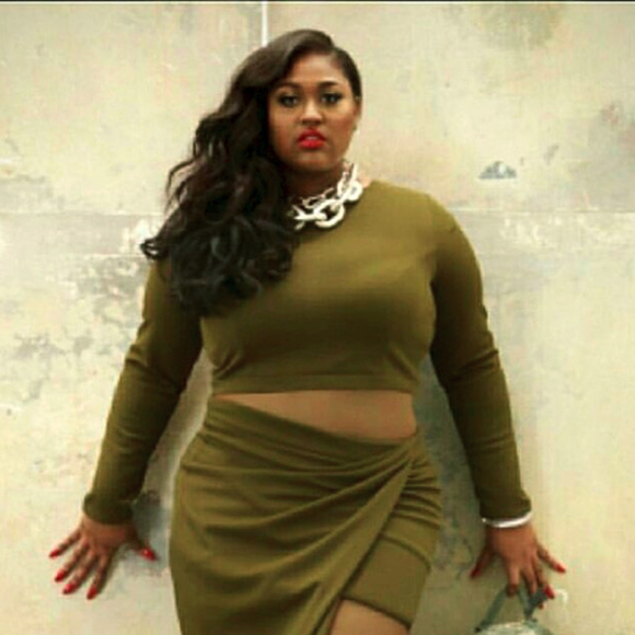 Monif C. Tops - Monif C. Green Long Sleeved Crop Top - Size 1X